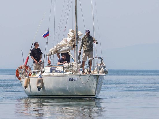 Яхтсменов из Владивостока почти двое суток держали пограничники из КНДР 
