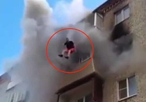 В сети набирает популярность ролик со счастливым спасением при пожаре семьи  из города Струнино Владимирской области
