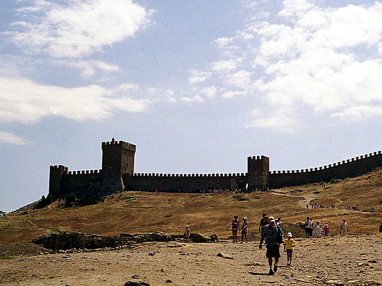 В ожидании ремонта часть Судакской крепости рухнула