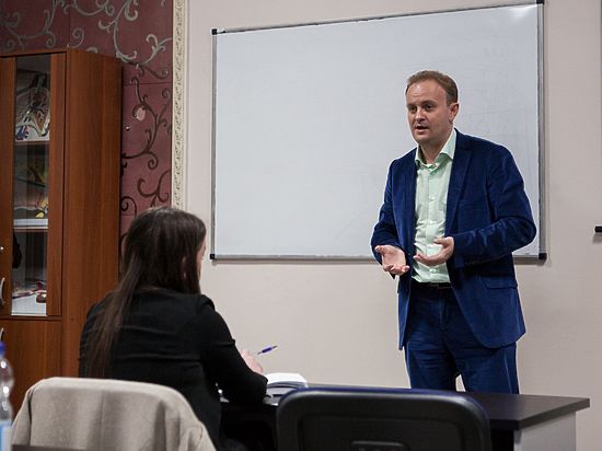 Экс-сотрудник администрации Медведева уехал за границу, опасаясь ареста Экс-сотрудник администрации Медведева уехал за границу, опасаясь ареста