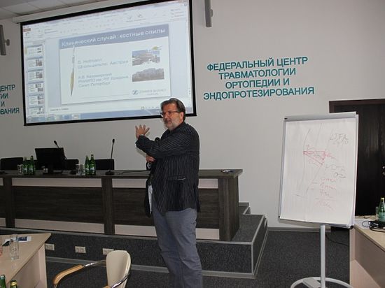 Один из основоположников эндопротезирования коленного сустава дал лекции в Барнауле