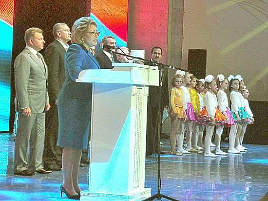 В Крыму бурно приветствовали делегации ЛНР и ДНР на фестивале "Великое русское слово"