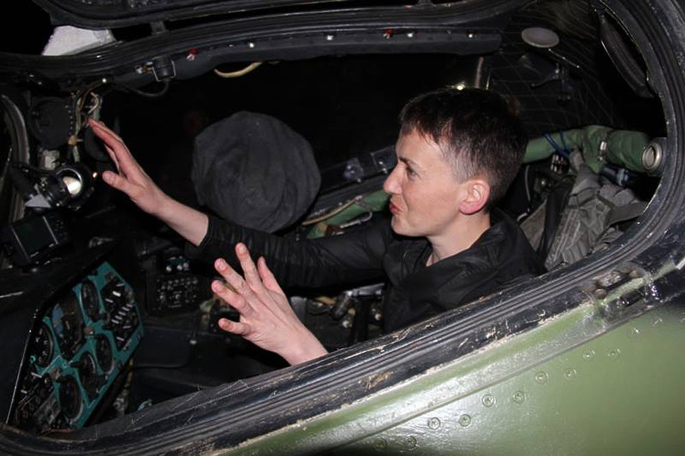 Савченко вся в черном вернулась в Донбасс поработать с НАТО