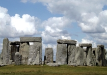 Археологи из Великобритании высказали свою версию того, согласно которой Стоунхендж, пять тысяч лет назад был построен в Уэльсе, а впоследствии перенесен в Уилтшир, где и находится по сей день