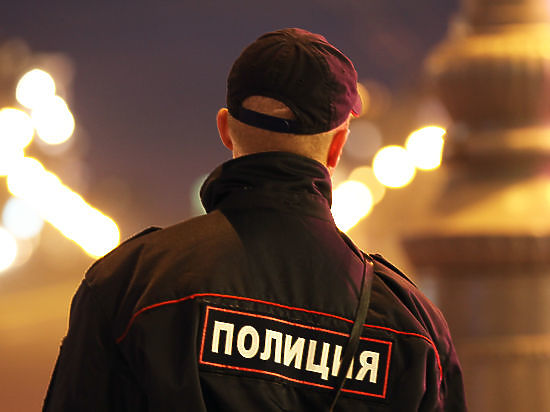 Неизвестные проникли в отделение «Райффайзенбанка» на Новокосинской улице