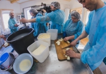 В Иркутске на улице Байкальской, 25 открылась «Народная сыроварня» по производству итальянских сыров, в создание которой вложились 52 пайщика