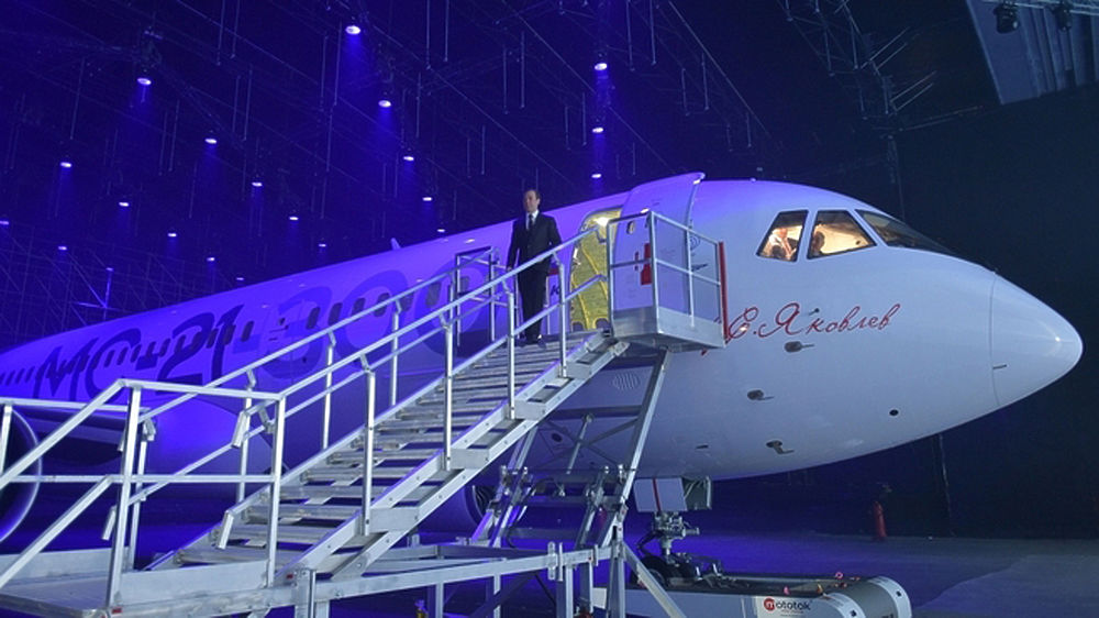 Медведев в Иркутске гордо представил российский самолет будущего