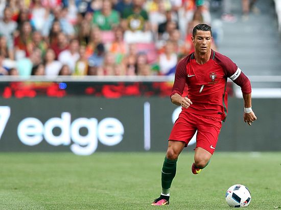 Португальцы начали выступление на чемпионате Европы с ничьей