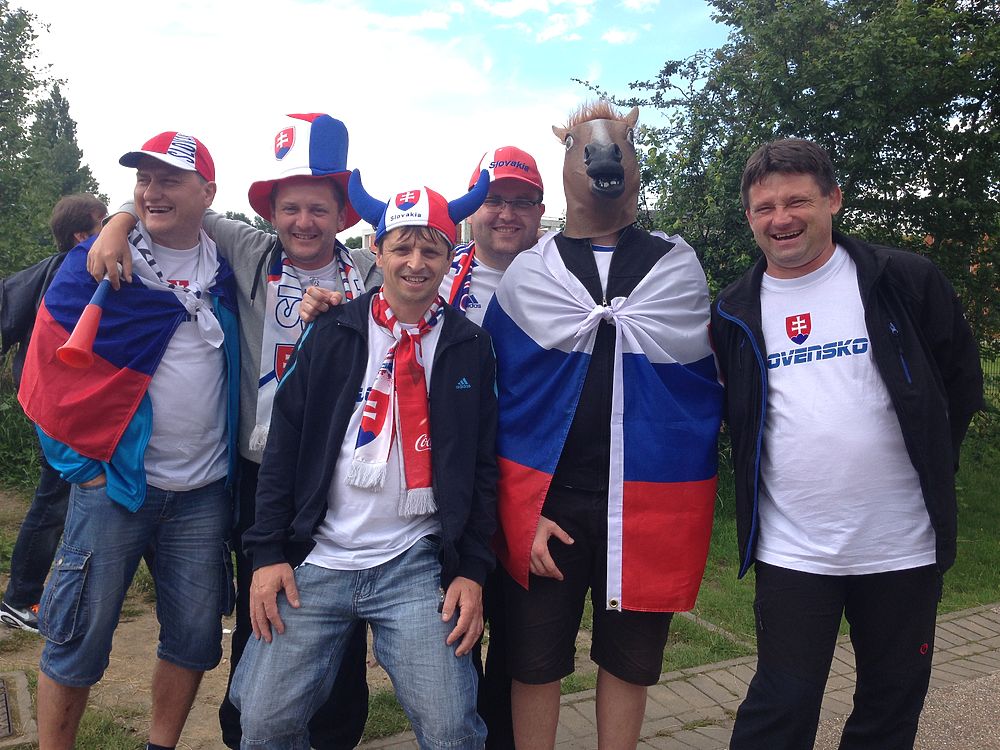 Российские болельщики поделились своими впечатлениями от матча со Словакией