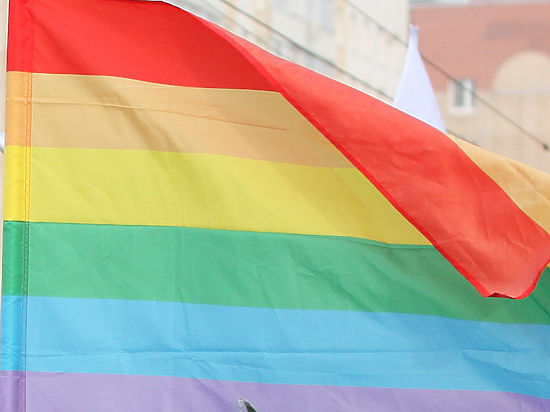 СК будет преследовать бизнесмена-гомофоба из Татарстана, а правозащитница в Москве вступится за права геев
