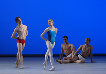 В рамках выпускных концертов Московской государственной академии хореографии на Исторической сцене Большого театра состоялась премьера балета Джона Ноймайера «Времена года»