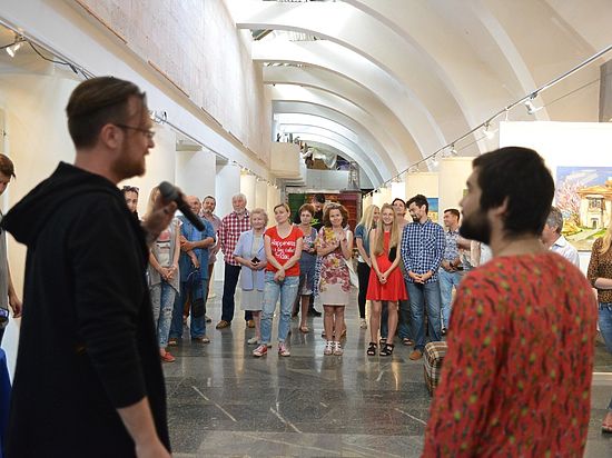 «Полуостров солнца» Ленура Велиляева: в Евпатории открылась персональная выставка художника