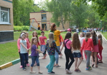 Региональный еженедельник «МК» в Серпухове» вместе с четырьмя сотнями ребятишек провел 15-й день летней смены в лагере «Зеленый шум»