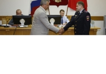 В понедельник, 20 июня, генерал-майор полиции Виктор Ищенко вручил ведомственные награды сотрудникам Серпуховской полиции