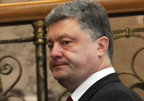 Президента Украины Петра Порошенко просят лишить звания Героя Украины Надежду Савченко, поскольку она является завербованным агентом ФСБ