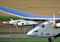 В испанской Севилье приземлился Самолет на солнечных батареях Solar Impulse 2, совершивший перелет через Атлантический океан