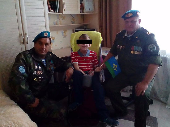 Морские пехотинцы приняли в свои ряды кузбасского ребёнка-инвалида 