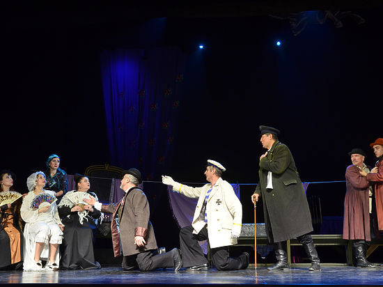 Одним из сюрпризов завершающегося театрального сезона в Крыму стал  спектакль «Женитьба» в постановке Крымскотатарского музыкально-драматического театра