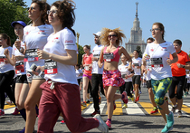 «Бежать всегда, бежать везде» — гордо подняв над головой флаг здорового образа жизни, Москва побежала