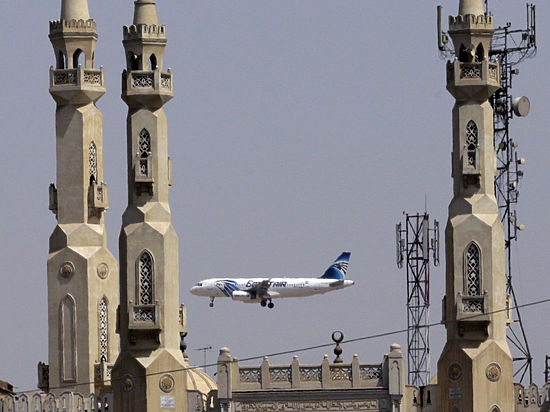 Пожар на борту, приведший к крушению самолета авиакомпании EgyptAir, мог начаться по прозаическим причинам