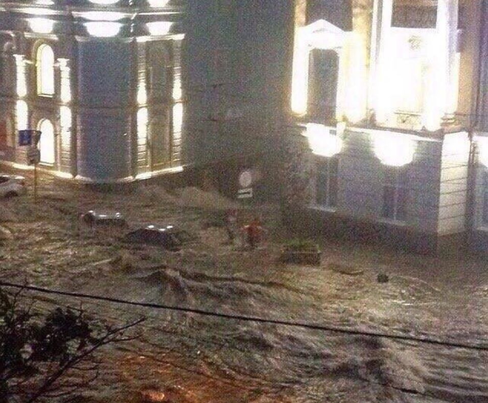 Жители Ростова публикуют жуткие снимки смертоносного потопа