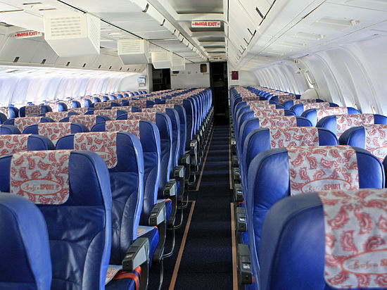 Вместе с ней на земле остались еще более 500 человек