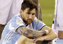 Однозначно, нападающий «Барселоны» и сборной Аргентины (если он все-таки не ушел из нее) Лионель Месси переживает не самые радужные моменты в своей жизни