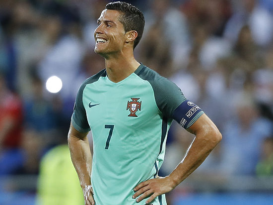 Главный тренер португальцев перед финалом Евро-2016 признался, что один из лучших футболистов мира уже не тот, что выходил 12 лет назад на поле в решающем матче домашнего чемпионата Европы