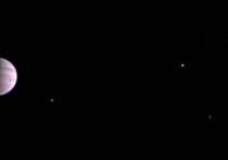 Космический аппарат Juno, или «Юнона», недавно после многолетнего путешествия вышедший на орбиту Юпитера, прислал на Землю первые снимки крупнейшей планеты Солнечной системы
