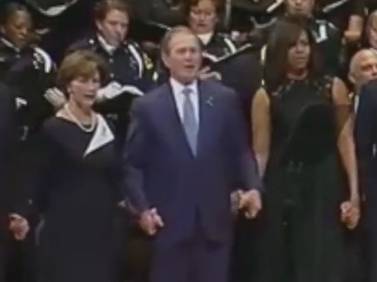 Поведение экс-президента США возмутило общественность