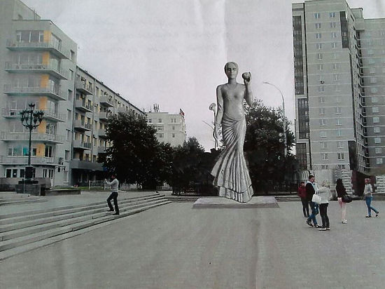 Нападение 20-метровой женщины. Художник предлагает установить скульптуру в честь России и свободы 