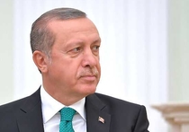 Информационное агентство Anadolu опубликовало в своём Twitter видеозапись, на которой запечатлена перестрелка между участниками вооружённого мятежа в Турции и охраной президента Реджепа Тайипа Эрдогана