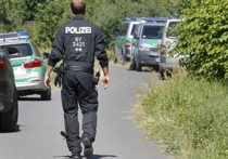В Германии молодой выходец из Афганистана напал с холодным оружием на пассажиров регионального поезда, который следовал из Тройхтлингена в Вюрцбург, сообщает МВД Баварии