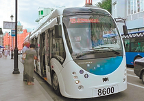 Чередой любопытных деталей обрастают испытания нового для Москвы вида транспорта — гибрида автобуса и троллейбуса