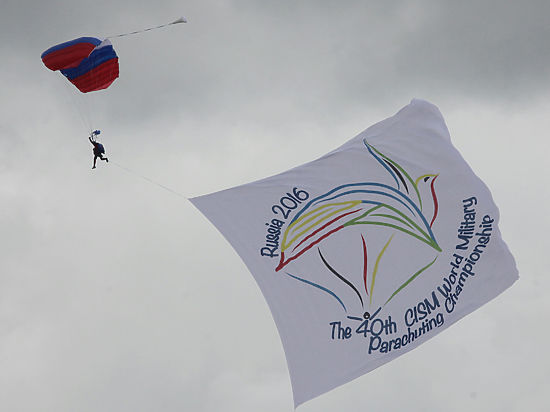 В Подмосковье стартовал чемпионат мира среди военнослужащих по парашютному спорту