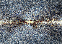 Состоящий из нескольких тысяч молодых звезд огромный «крест», расположенный в центре нашей Галактики, обнаружили астрономы Дастин Ланг из университета Торонто и Мелисса Несс из Института астрономии MPG в Гейдельберге