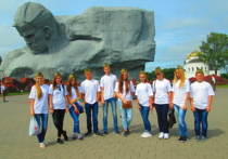 В преддверии 75-й годовщины начала Великой Отечественной вой-ны группа старшеклассников из Барнаула побывала в городе-герое Бресте Республики Беларусь