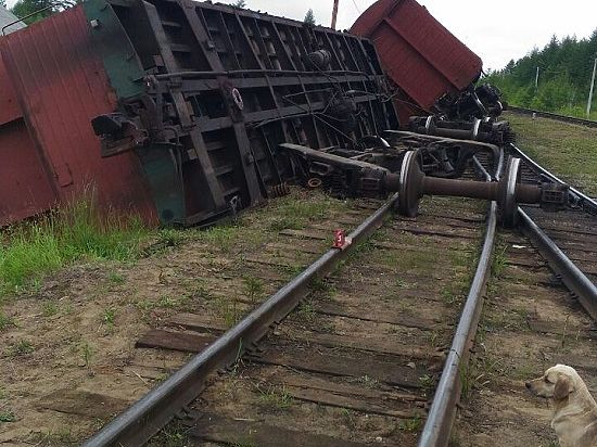 На военной «железке» опрокинулись вагоны с боеприпасами