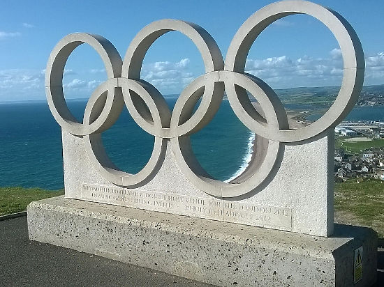Оголенные провода Олимпийской деревни