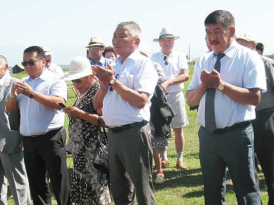 В селе Харбяты Тункинского района прошли памятные мероприятия, посвященные 80-летию Владимира Саганова