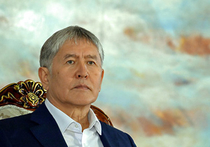 Алмазбек Атамбаев провел очередную встречу с журналистами, которая прошла в формате вопрос-ответ и продлилась около трех часов