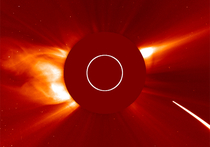 Столкновение кометы с Солнцем зафиксировал в ночь с 3 на 4 августа американский космический аппарат SOHO (Solar and Heliospheric Observatory)