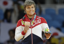 Наталья Кузютина вернула в Россию олимпийскую медаль в женском дзюдо