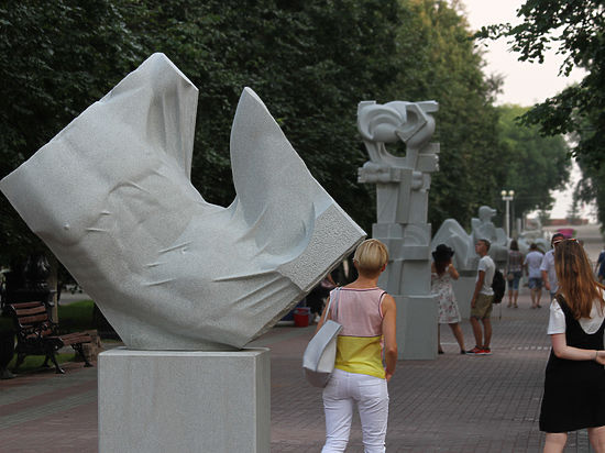 3 августа Уфа слегка прибавила в весе: на пешеходной части улицы Ленина открылась аллея современной скульптуры 