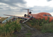 В Сети появилось видео эвакуации пассажиров из самолета Як-42, совершившего жесткую посадку в Уфе