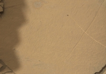 Марсоход Curiosity обнаружил на Красной планете необычной камень, который, как предполагают уфологи, является «живым» и путешествует по Марсу