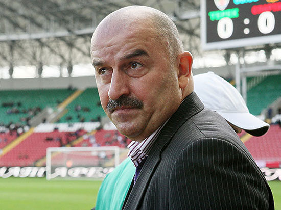 Осетинский специалист Станислав Черчесов возглавил-таки сборную России по футболу. 