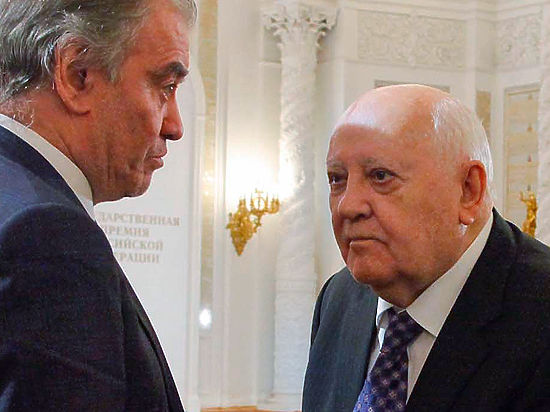 Экс-президент Советского Союза уверен, что решающую роль сыграло окружение Ельцина