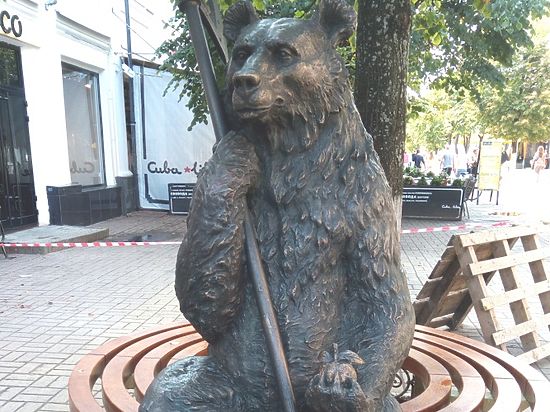 Скульптуру разместили на улице Кирова. 