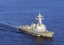 Иранские военные катера на высокой скорости перехватили американский ракетный эсминец Nitze в Ормузском проливе